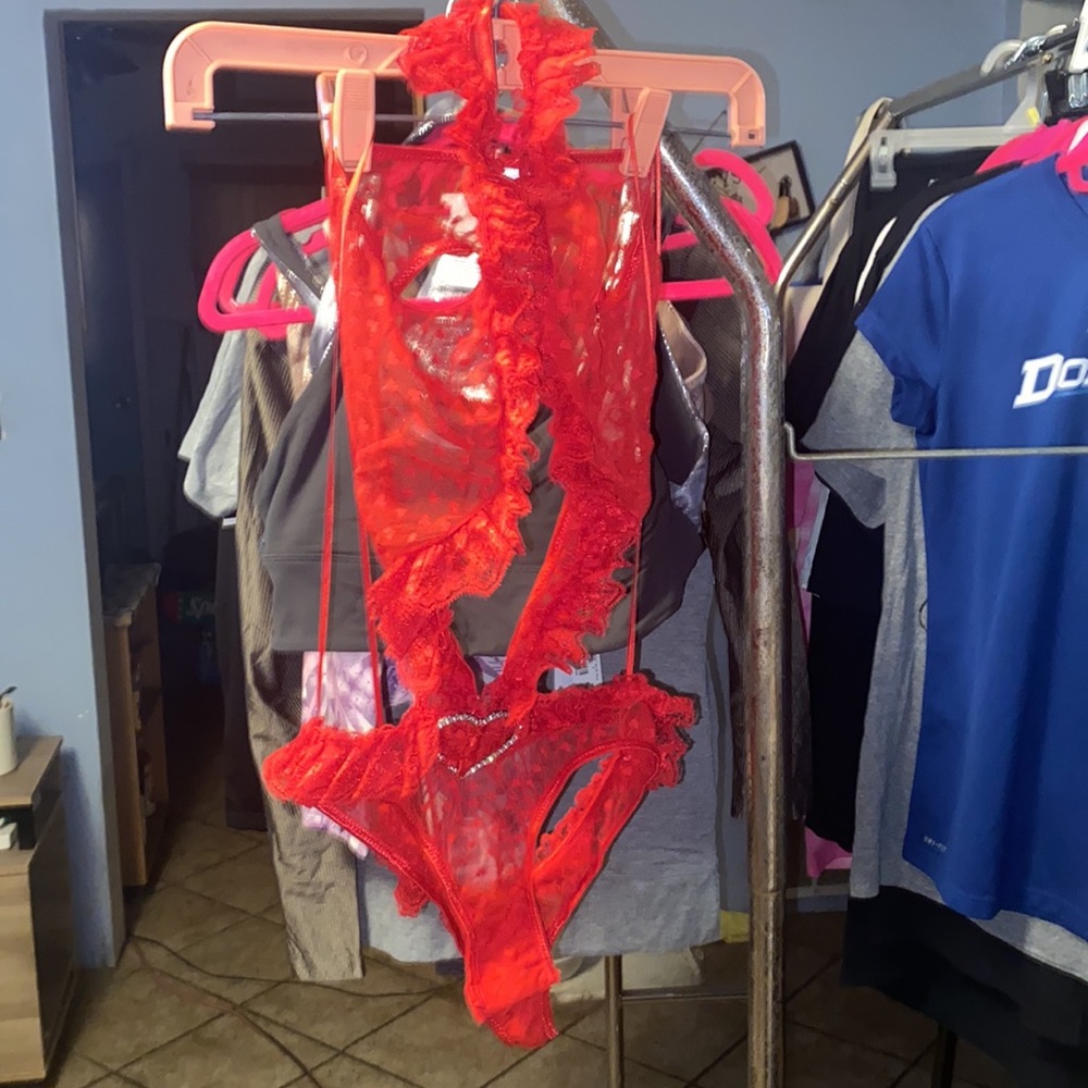FREDERICK’S OF HOLLYWOOD Lingerie